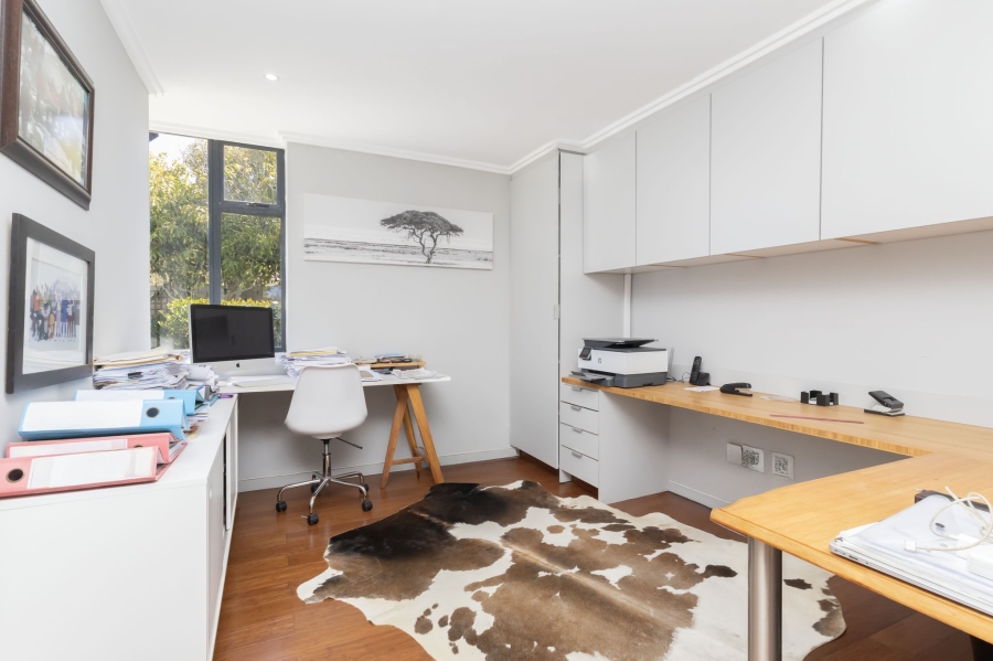 To Let 4 Bedroom Property for Rent in Big Bay Western Cape